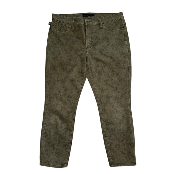 Rock & Republic Women’s Jeans SZ 16 Olive Green Print Capri Mid Rise Stretchy - Picture 2 of 7